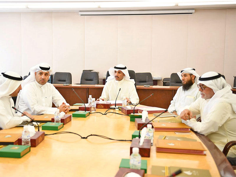 الغانم مترئساً اجتماع مكتب المجلس أمس