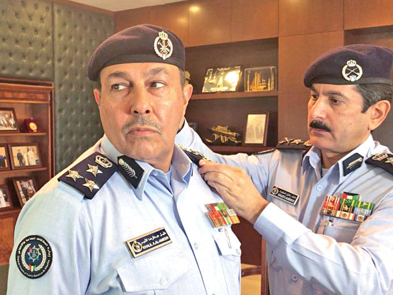 المكراد مقلداً العميد الأمير رتبته الجديدة