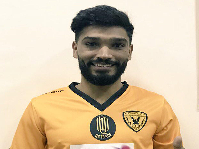 يوسف ناصر مرتدياً قميص القادسية