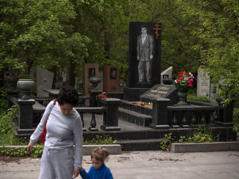 قبر ميخائيل كوشين في مدينة ايكاترينبورغ 