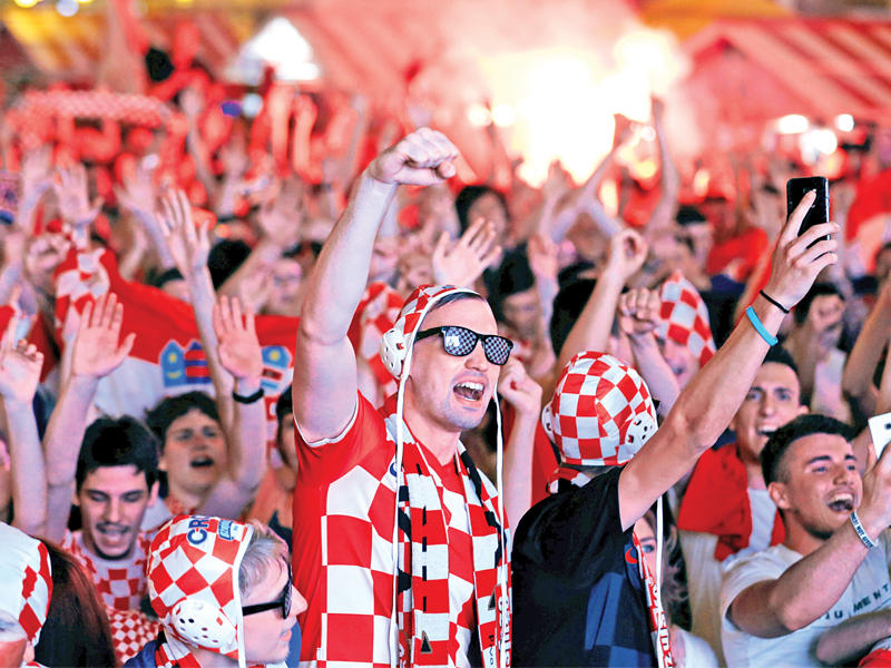 جماهير كرواتيا تحتفل بالفوز 