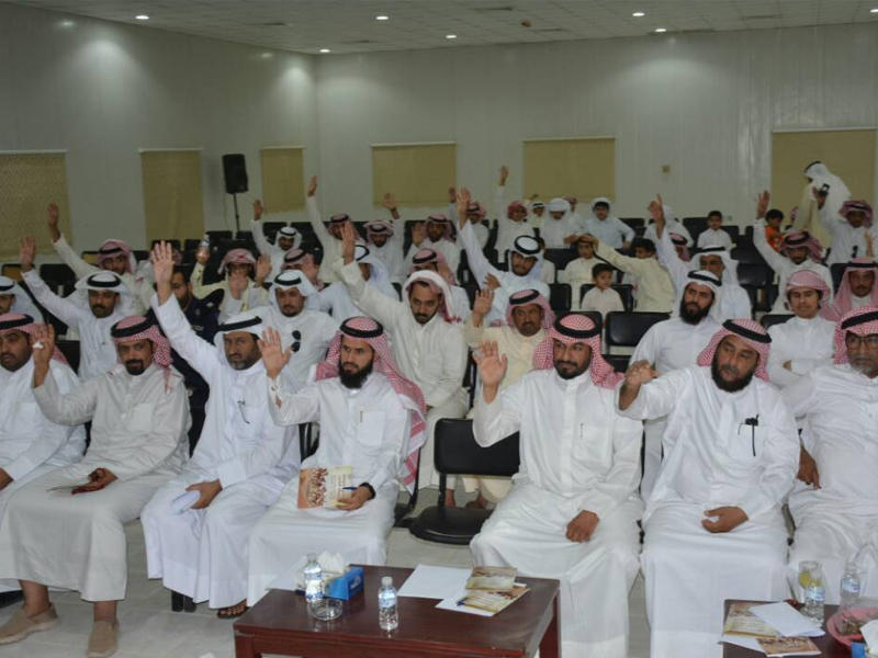 اعضاء الجمعية العمومية يصوتون