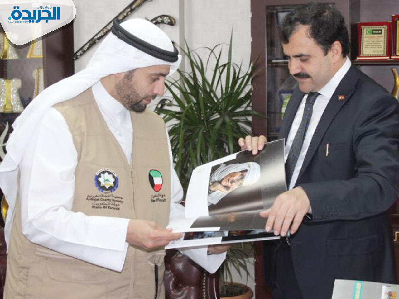 إبراهيم البدر خلال اجتماعه مع مدير التربية التركي شرف الدين