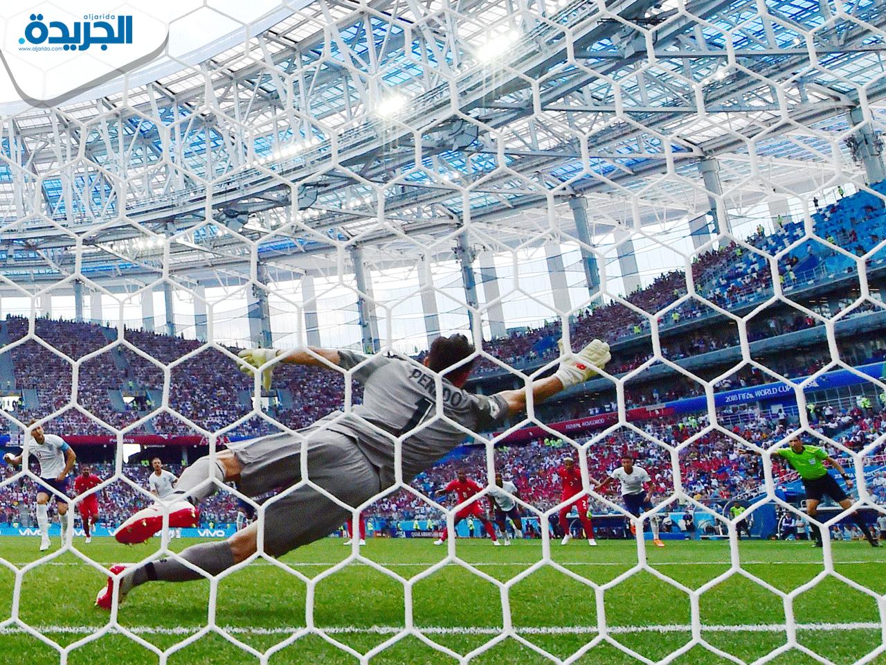 المهاجم الانكليزي هاري كين لحظة تسجيل هدفه