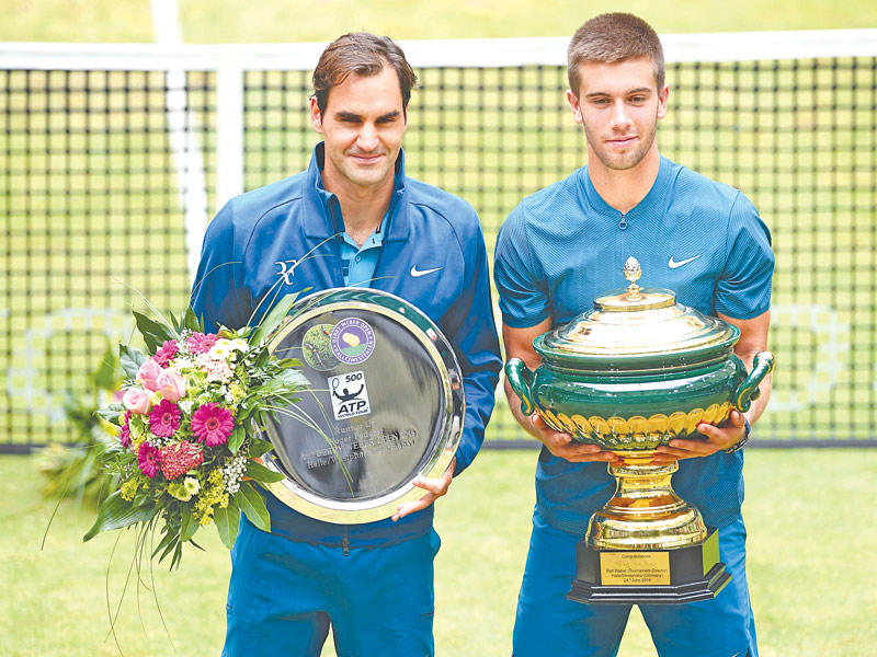 كوريتش وفيدرر خلال مراسم التتويج