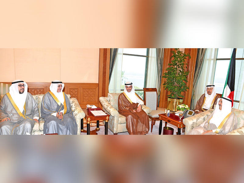 الأمير مستقبلاً الغانم ولجنة مشروع الجواب على الخطاب الأميري