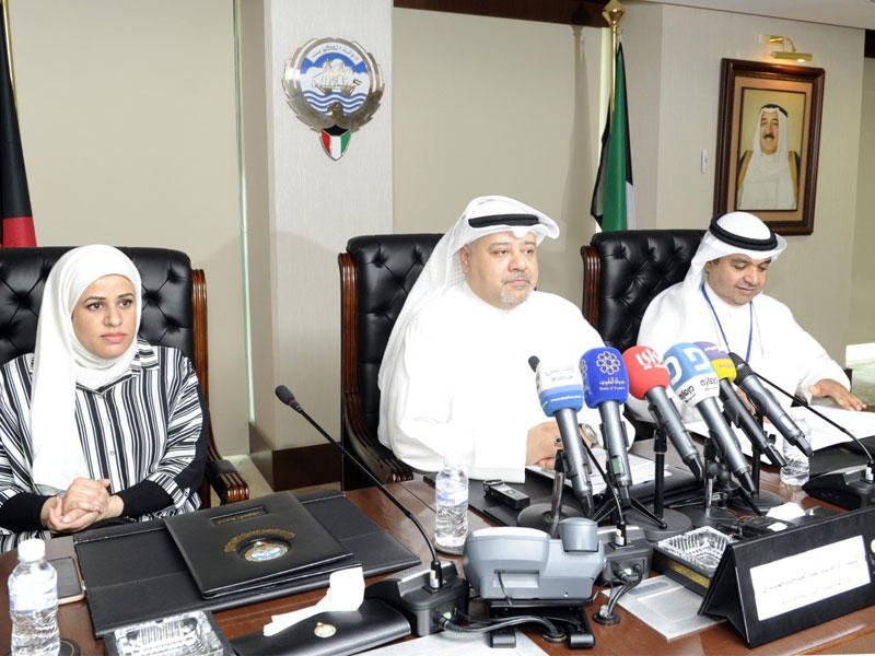 الامين العام للمجلس الاعلى للتخطيط والتنمية الكويتية الدكتور خالد مهدي خلال المؤتمر الصحفي