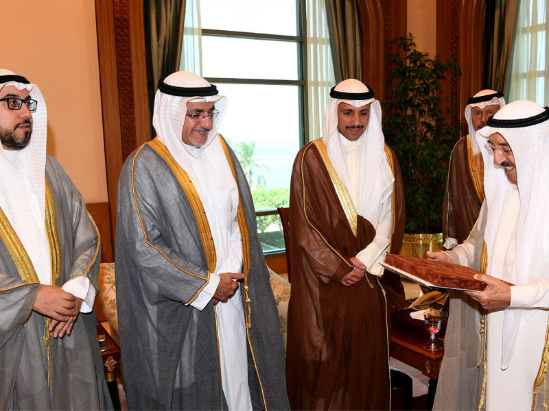 الأمير مستقبلاً الغانم ولجنة الجواب على الخطاب الأميري أمس