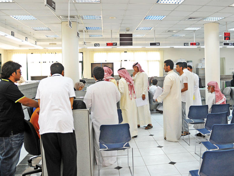 صورة أرشيفية لاستقبال المتقدمين في صالة القبول