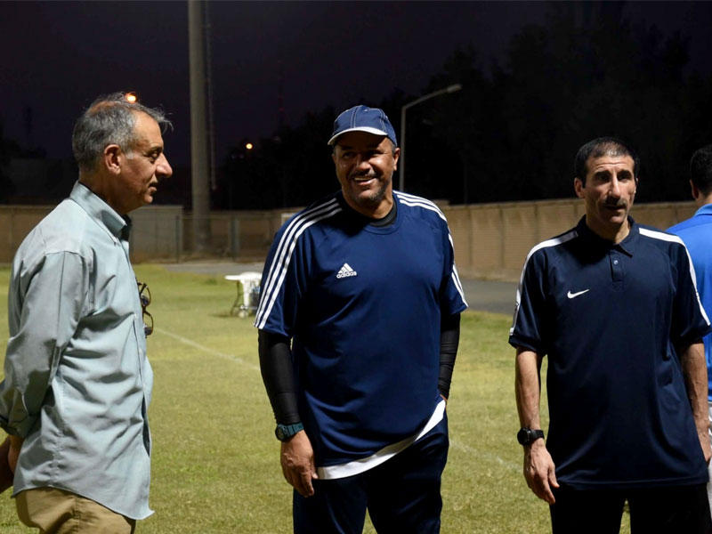 خالد الشمري وقاسم حمزة قبل انطلاق تدريبات الحكامn