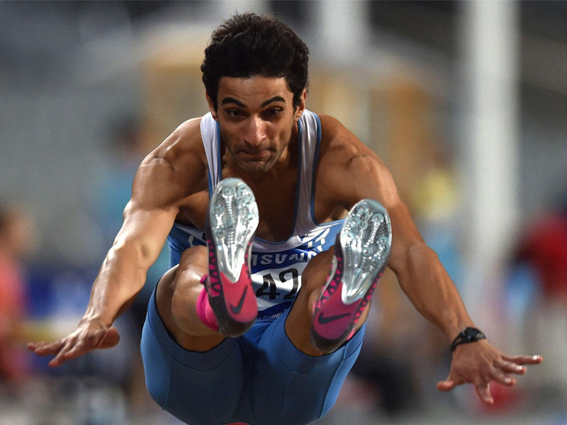  بطل آسيا في مسابقة الوثب الطويل اللاعب صالح الحداد 