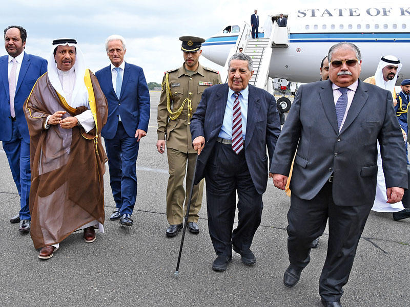 المبارك لدى وصوله إلى برلين أمس