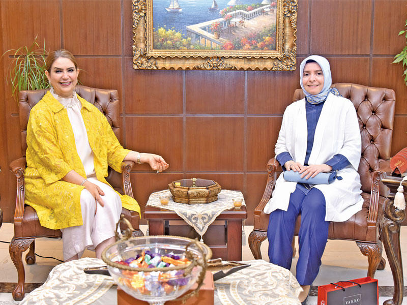 السبيعي مستقبلة السفيرة التركية