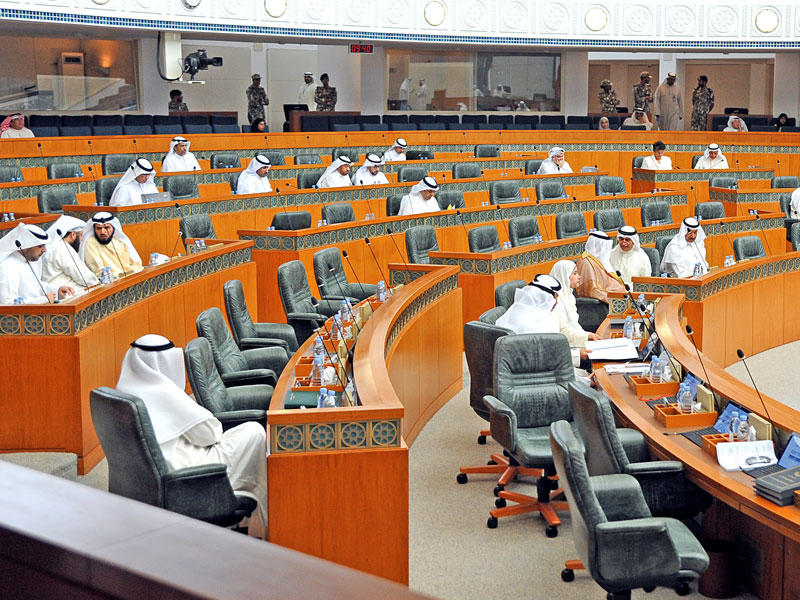 جانب من جلسة أمس (تصوير عبدالله الخلف)