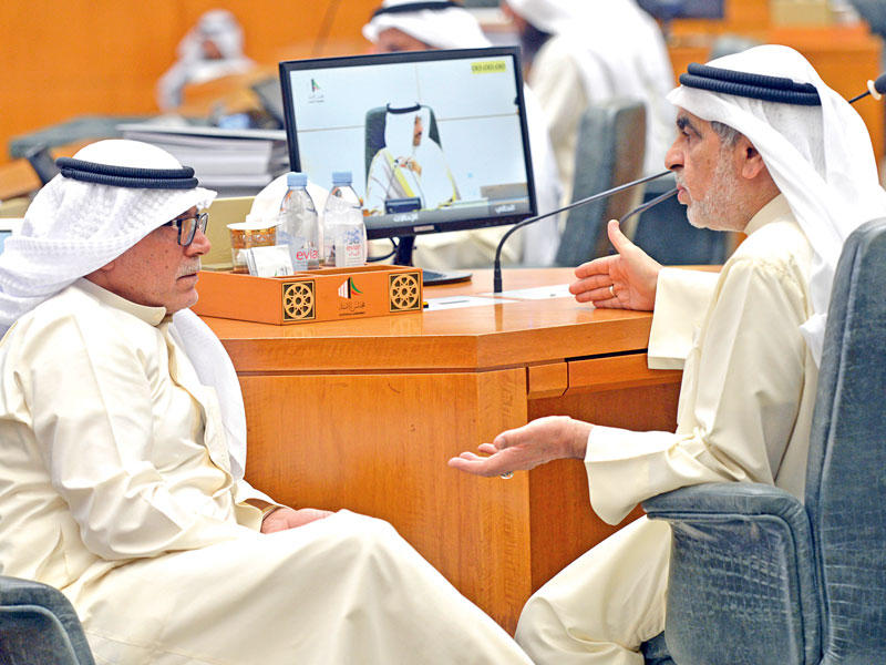 عبدالصمد في حديث مع خورشيد