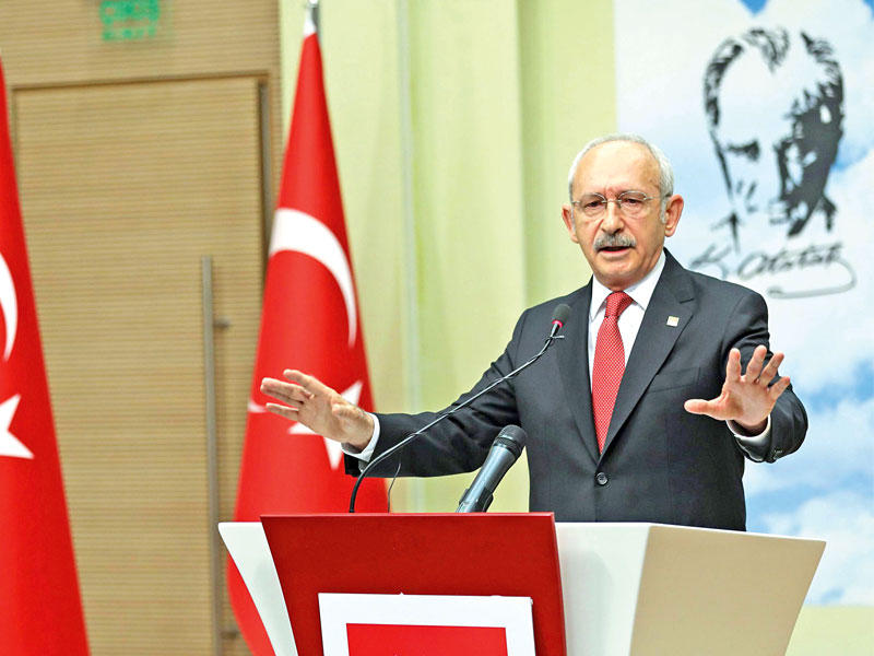  كيليشدار أوغلو خلال مؤتمره الصحافي في أنقرة أمس (أ ف ب)