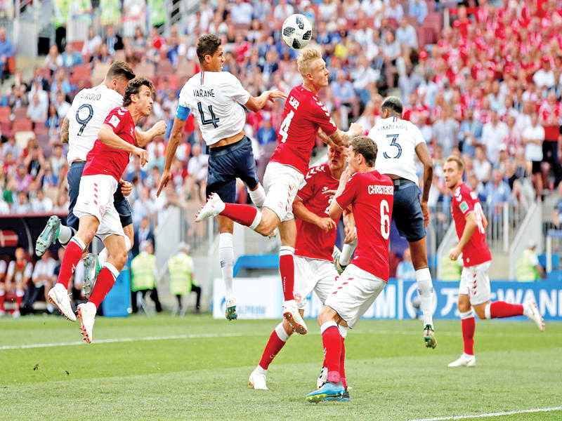 جانب من لقاء فرنسا والدنمارك 