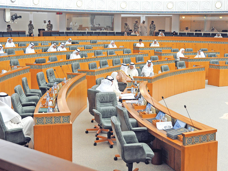 جانب من جلسة أمس (تصوير عبدالله الخلف) 