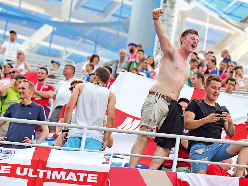 الجماهير الإنكليزية في لقاء سابق