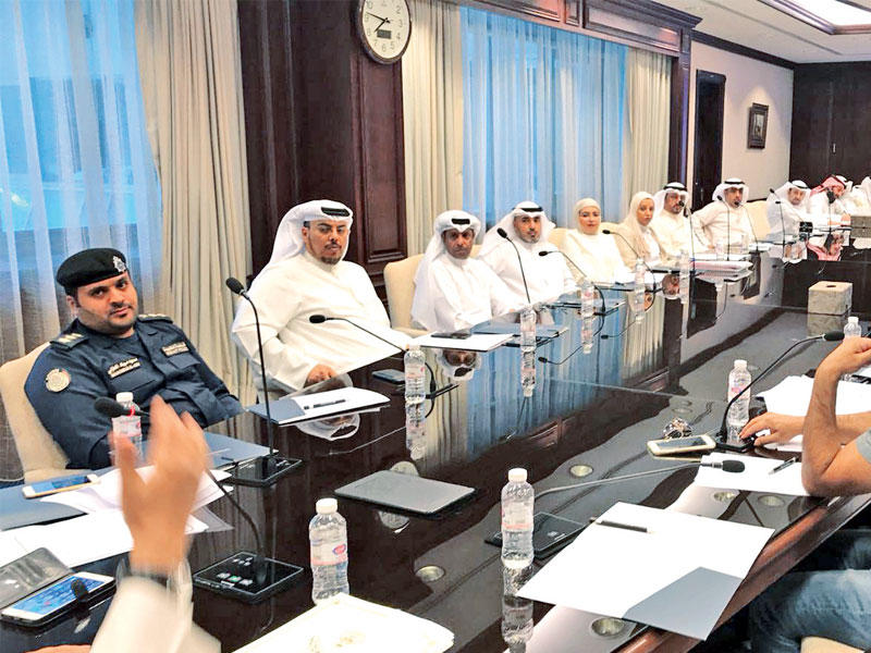 جانب من اجتماع «السكنية» واهالي الخيران