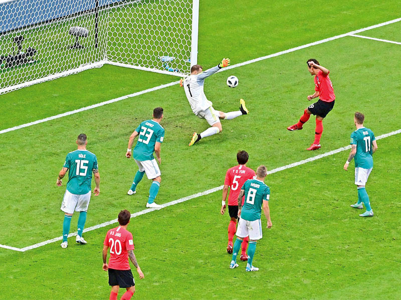 لحظة إحراز هدف كوريا الجنوبية الأول