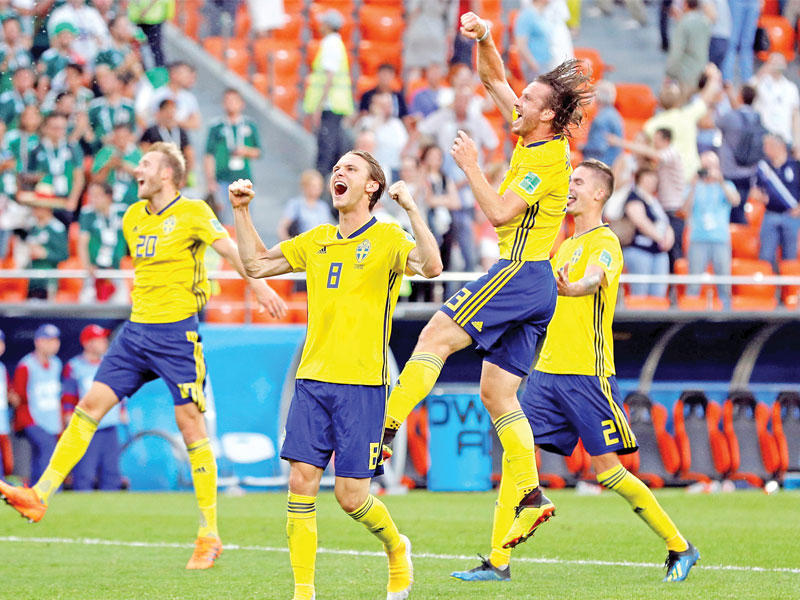 فرحة لاعبي المنتخب السويدي
