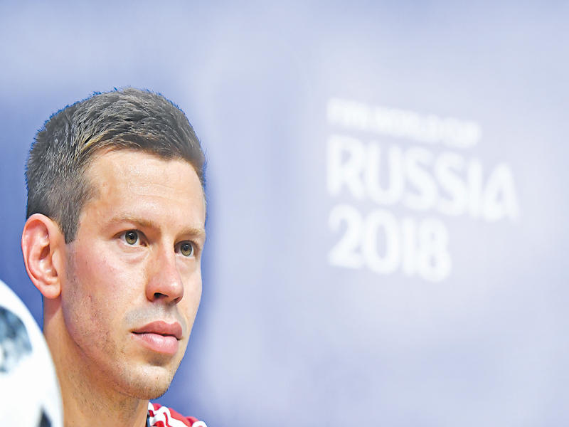 سمولوف نجم المنتخب الروسي