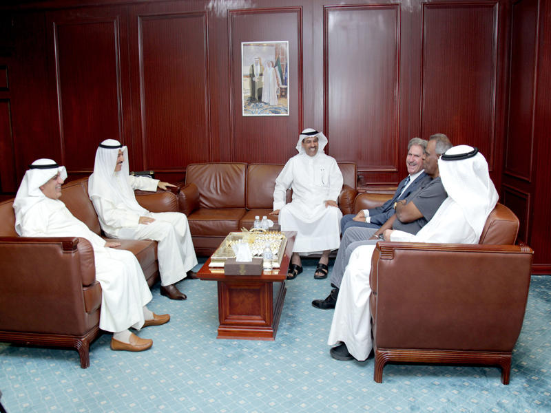 فليطح خلال استقباله رئيس الاتحاد الدولي للتنس ديفيد هاجرتي