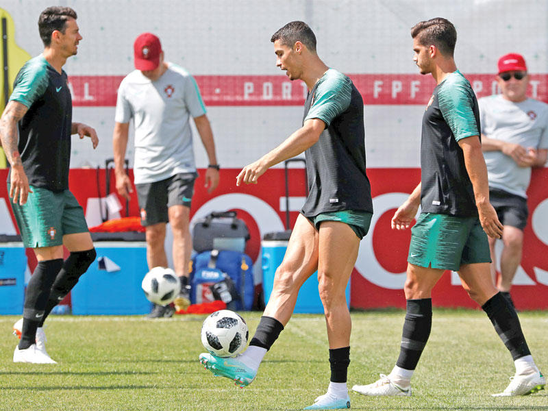 جانب من تدريبات البرتغال