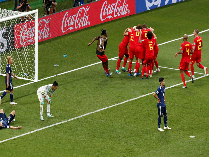لاعبو بلجيكا يحتفلون بهدف الشاذلي القاتل... والحزن بادٍ على اليابانيين 