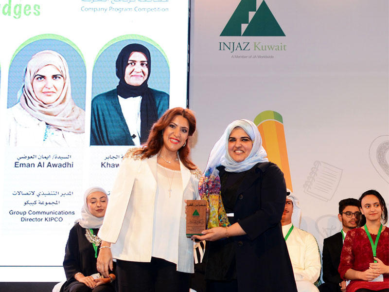 ليلى المطيري وإيمان العوضي