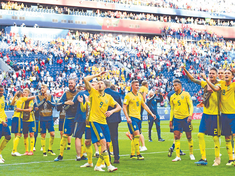 فرحة لاعبي المنتخب السويدي بالفوز