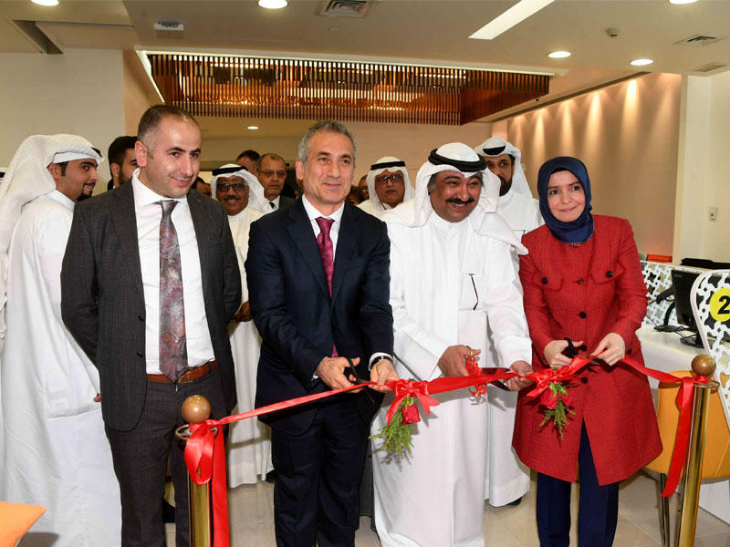 السفير الخبيزي والسفيرة التركية يفتتحان مركز التأشيرات أمس