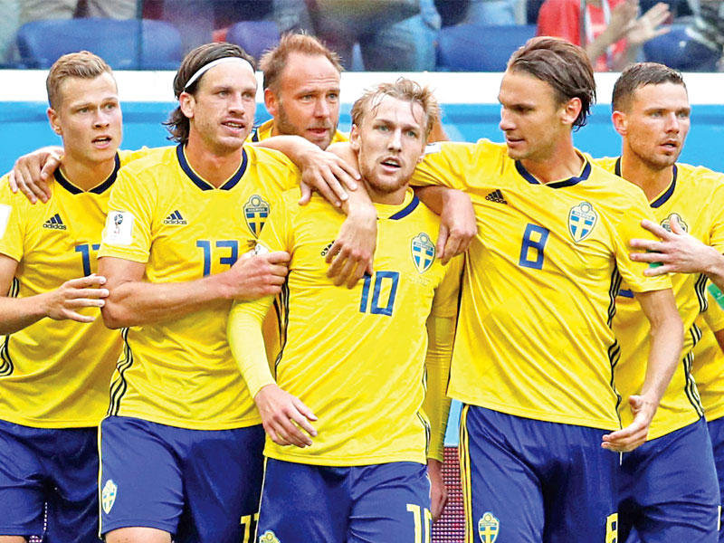 لاعبو المنتخب السويدي
