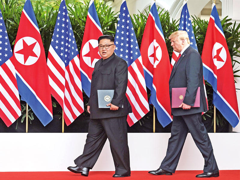 دونالد ترامب وكيم جونغ أون خلال قمة سنغافورة 