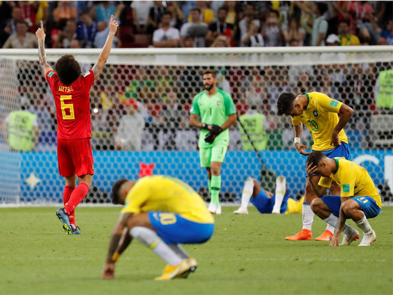 فرحة بلجيكية وخيبة أمل برازيلية بعد المباراة (رويترز)