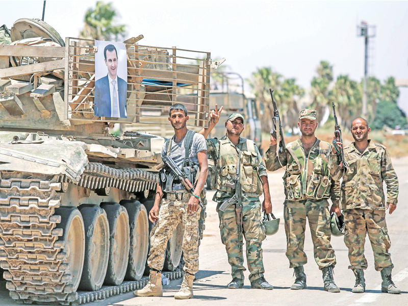 جنود النظام السوري على معبر نصيب الحدودي مع الأردن أمس    t (أ ف ب)