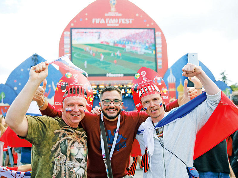 جانب من جماهير المنتخب الروسي