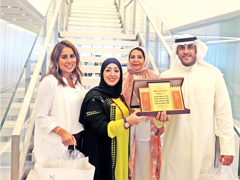 فريق «من كسب يدي» مع عبداللطيف الشارخ وهدير شلاش 