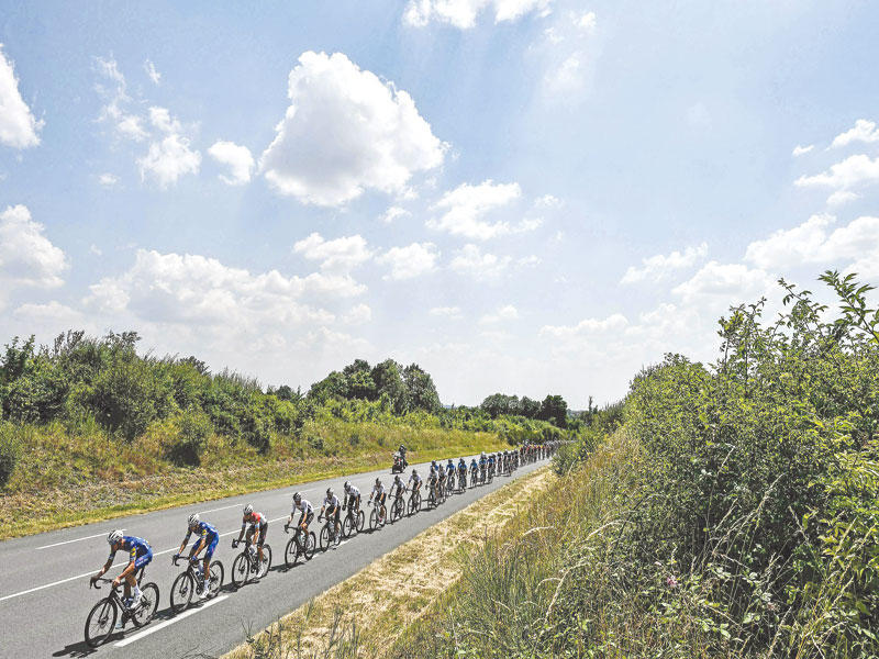 جانب من منافسات المرحلة الثانية من طواف فرنسا