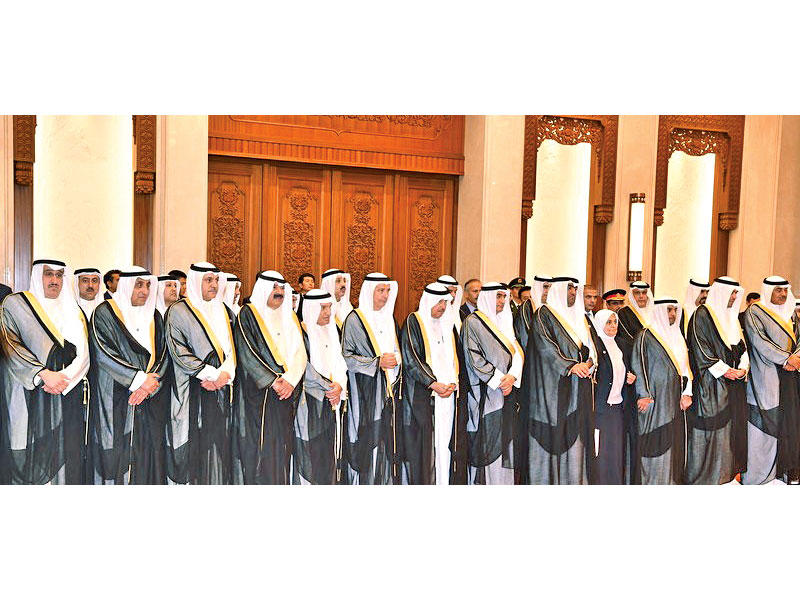 جانب من الوفد الرسمي المرافق لسموه