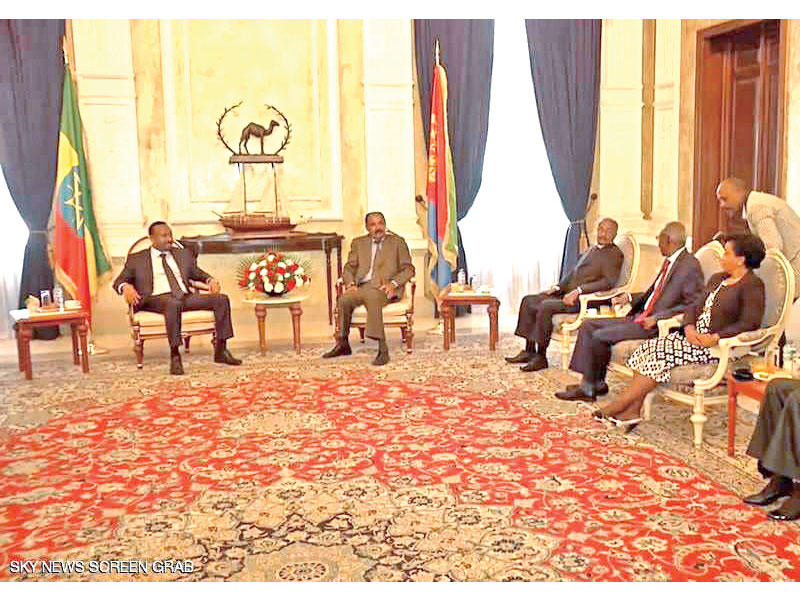 جانب من اللقاء بين الرئيس الإريتري ورئيس الوزراء الإثيوبي 