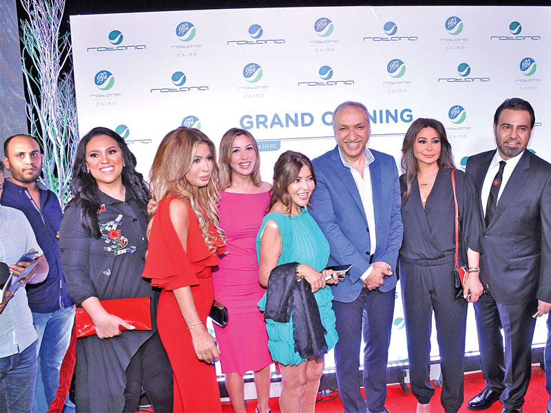 سالم الهندي يتوسط نجوم «روتانا» 