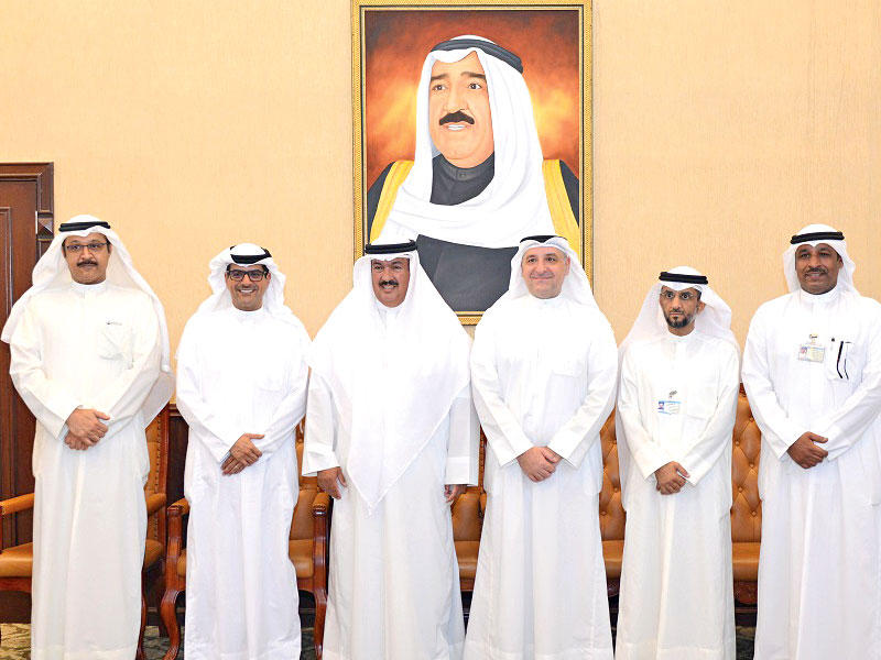 لقطة جماعية لمسؤولي «بيتك» و«التطبيقي»