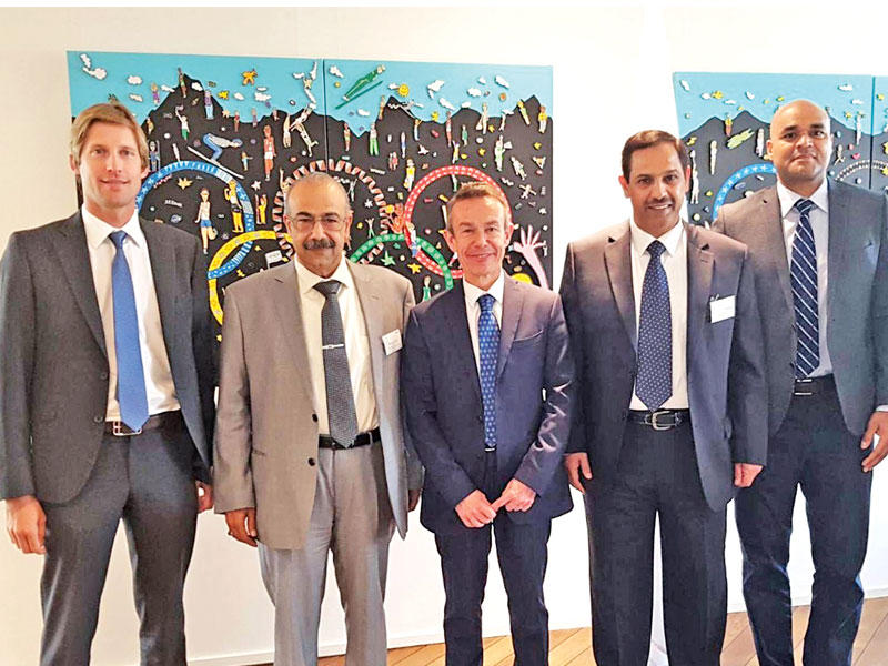 جانب من الاجتماع الاول بين وفد الكويت والاولمبية الدولية