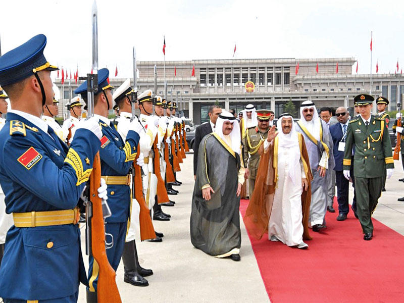 سمو الأمير لدى مغادرته الصين