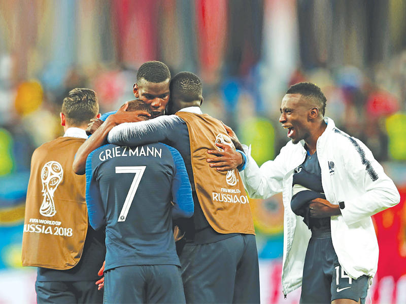 فرحة لاعبي المنتخب الفرنسي بالفوز على بلجيكاn