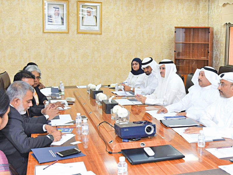 جانب من اجتماع «القوى العاملة»