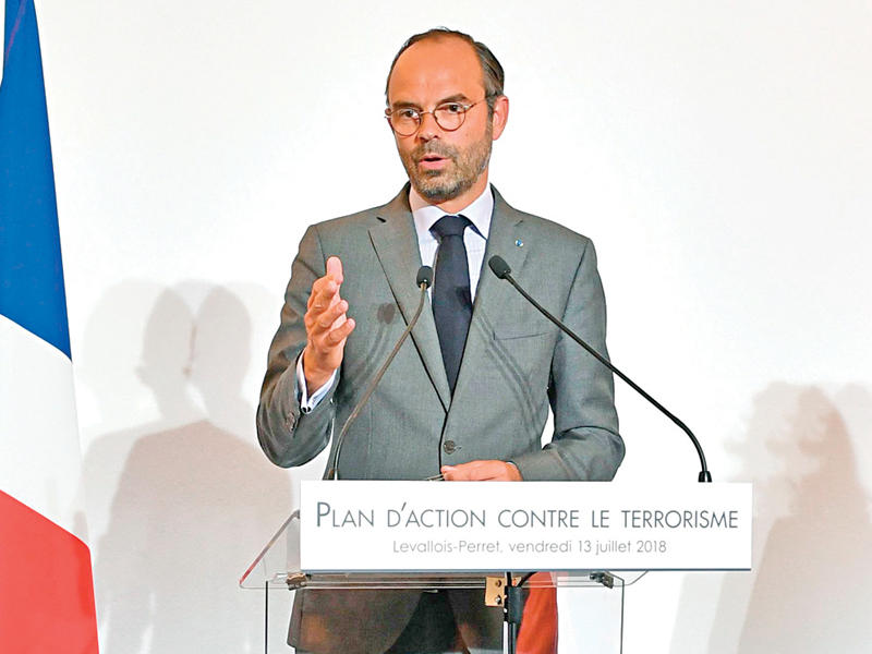 فيليب يعلن خطته في باريس أمسt(أ ف ب)