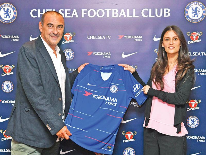 ساري بعد توقيعه العقد مع نادي تشلسي